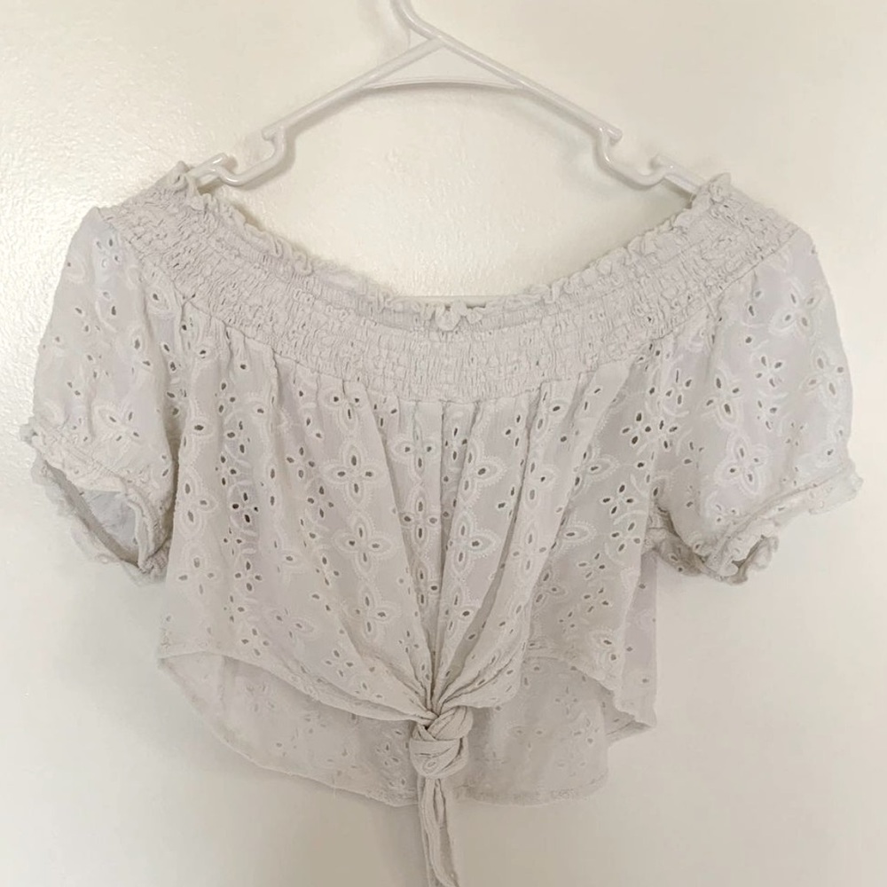 white off the shoulder l.a hearts top !!